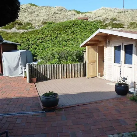Holiday home Reetdachhaus Suderende