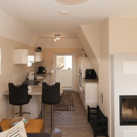 Holiday home Reetdachhaus Suderende *